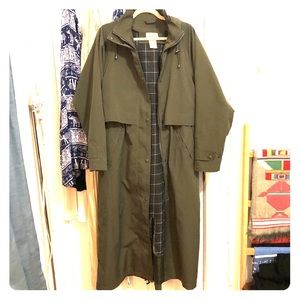L.L Bean long raincoat green medium hood lined